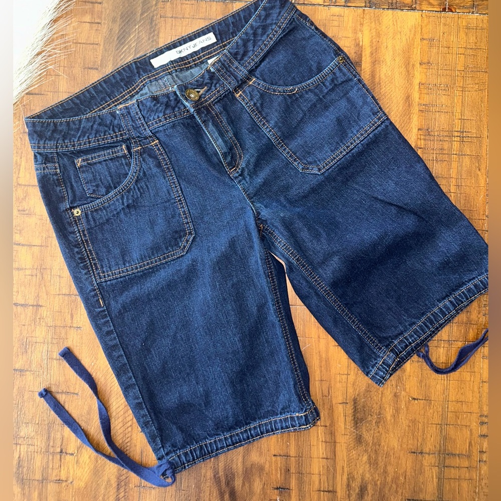 DNKY JEANS 8 Women’s Dark Wash Denim Bermuda Shorts
